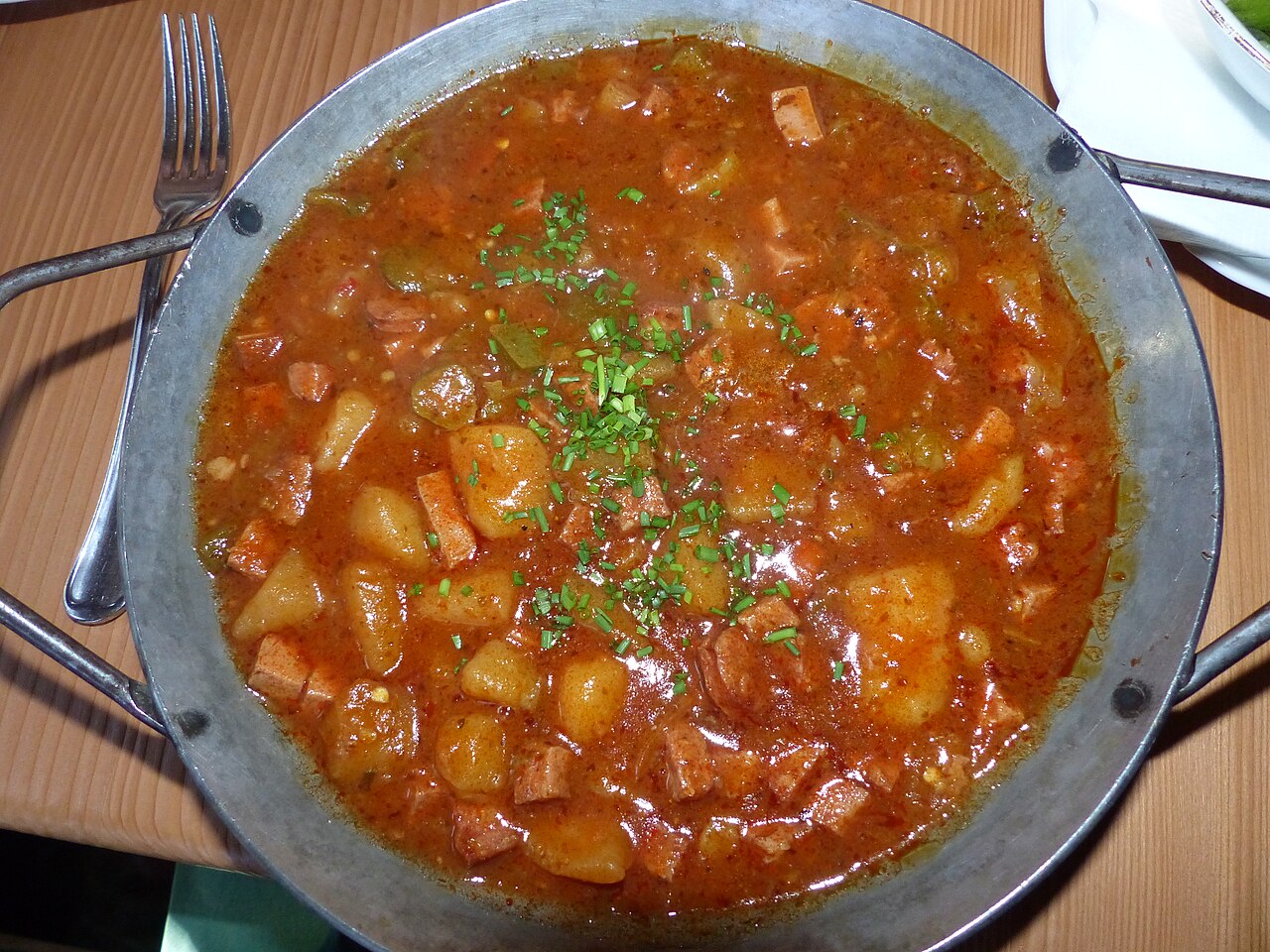 Erdäpfelgulasch