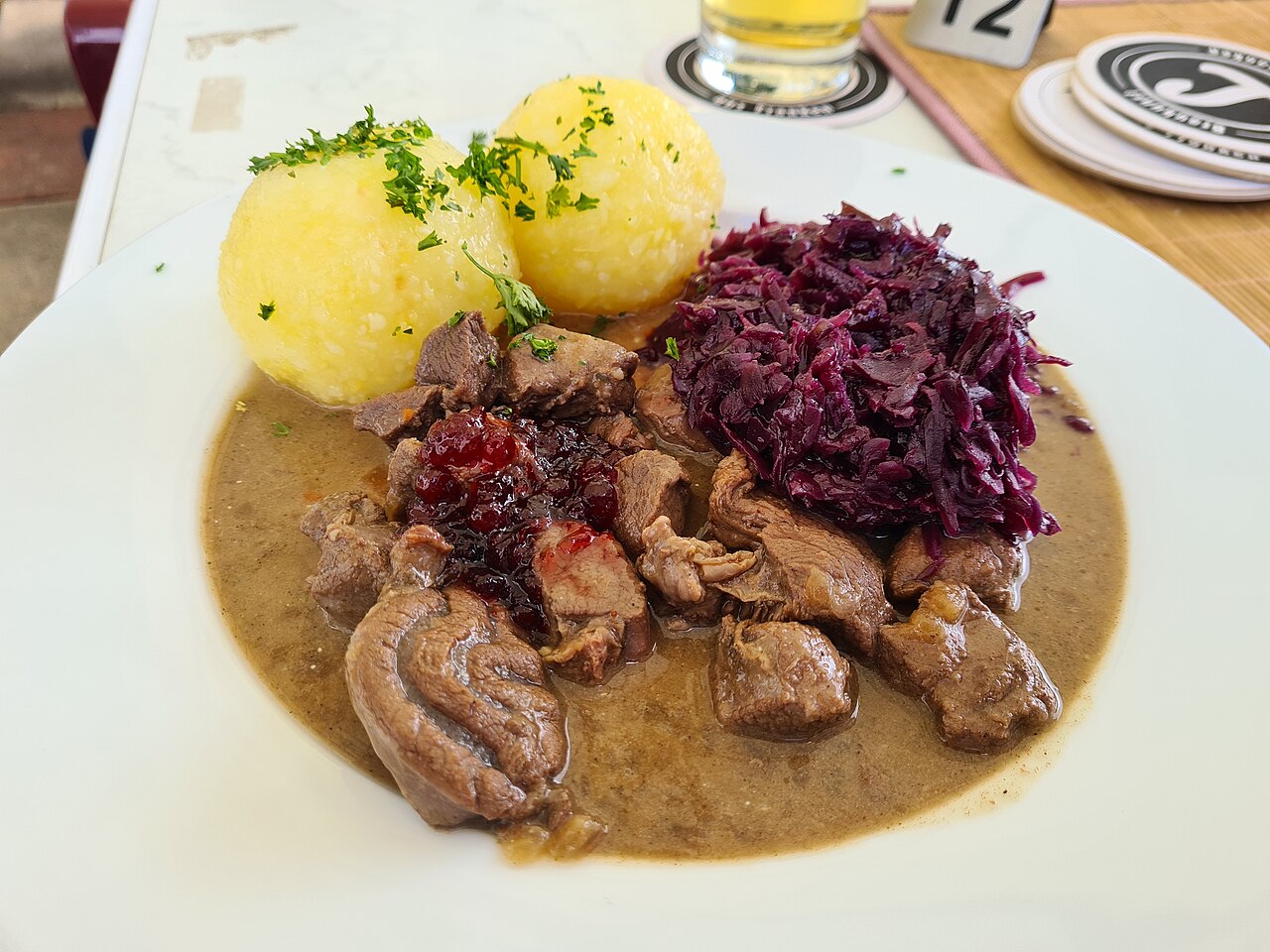 Hirschgulasch