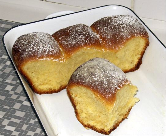 Buchteln mit Vanillesauce